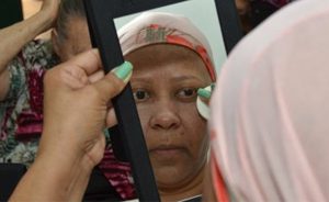 “A gente tem que continuar vivendo e se olhando no espelho”, diz participante do projeto “De bem com Você – a Beleza contra o Câncer”