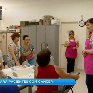 Maquiadores oferecem oficina para pacientes do Hospital de Câncer