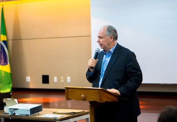 Presidente do Instituto ABIHPEC participa da formatura da Terceira Turma – Consultor de Vendas Especializado em Perfumes Presidente do Instituto ABIHPEC participa da formatura da Terceira Turma – Consultor de Vendas Especializado em Perfumes
