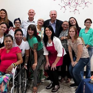 Oficina presencial no Hospital de Amor de Barretos contou a a presença da equipe do Instituto ABIHPEC