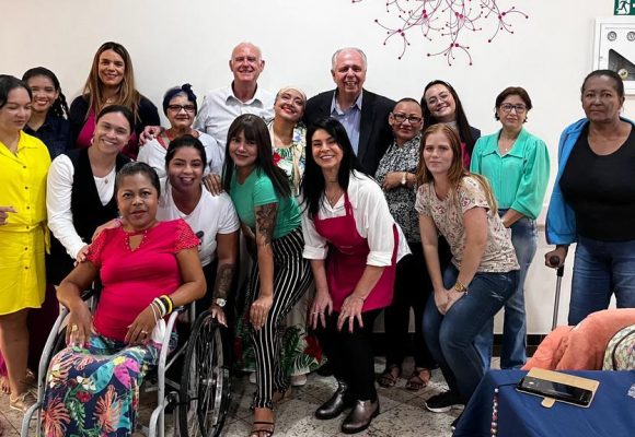 Oficina presencial no Hospital de Amor de Barretos contou a a presença da equipe do Instituto ABIHPEC