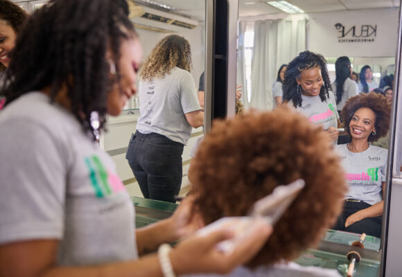 Educação, Dignidade e Beleza: Transformando Vidas por Meio da Formação Profissional