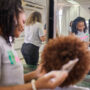 Educação, Dignidade e Beleza: Transformando Vidas por Meio da Formação Profissional